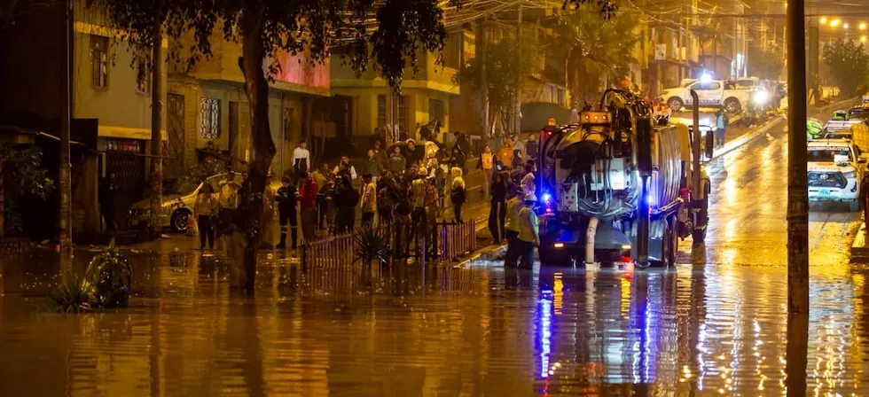 Suspenden clases en colegios de distritos de Lima afectados por fuertes lluvias