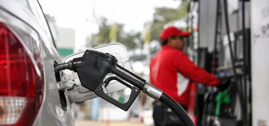 BCRP advierte que precios de combustibles en Perú han subido más que el petróleo internacional: ¿qué está pasando?