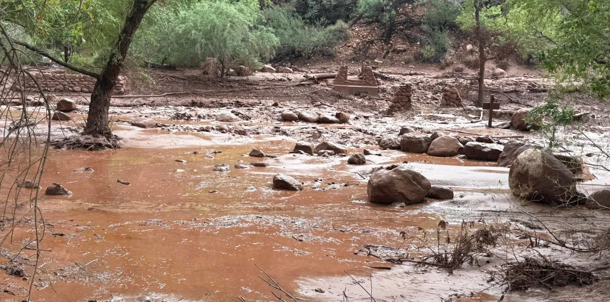 Un muerto y unos 15 desaparecidos tras inundación repentina en el Gran Cañón en Arizona