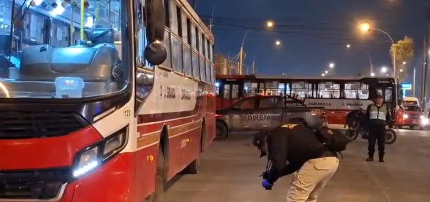 Transportistas de la empresa 'El Triángulo' no saldrán a trabajar tras asesinato de chofer en Villa El Salvador