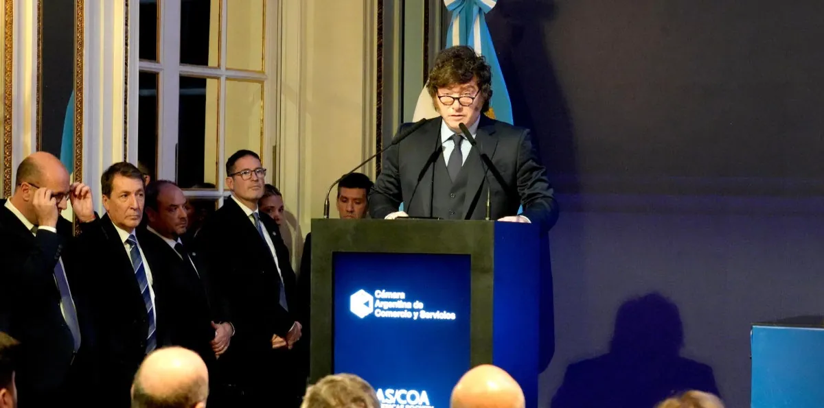 Argentina: personas protestan por el endeudamiento de los hogares y el cierre de 30 mil empresas durante el gobierno de Milei