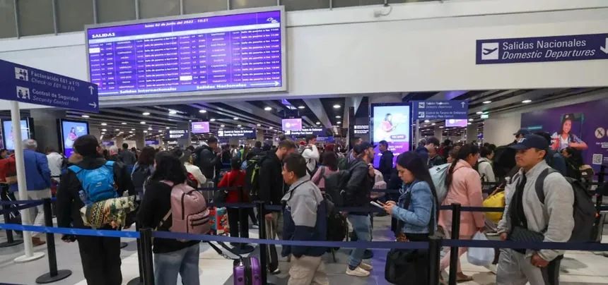 Aeropuerto Jorge Chávez: pasajera denuncia que trabajador se transfirió S/ 300 desde su celular durante control de embarque [VIDEO]