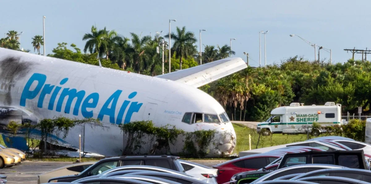 El avión de Amazon que se estrelló en Miami chocó con una furgoneta con siete pasajeros