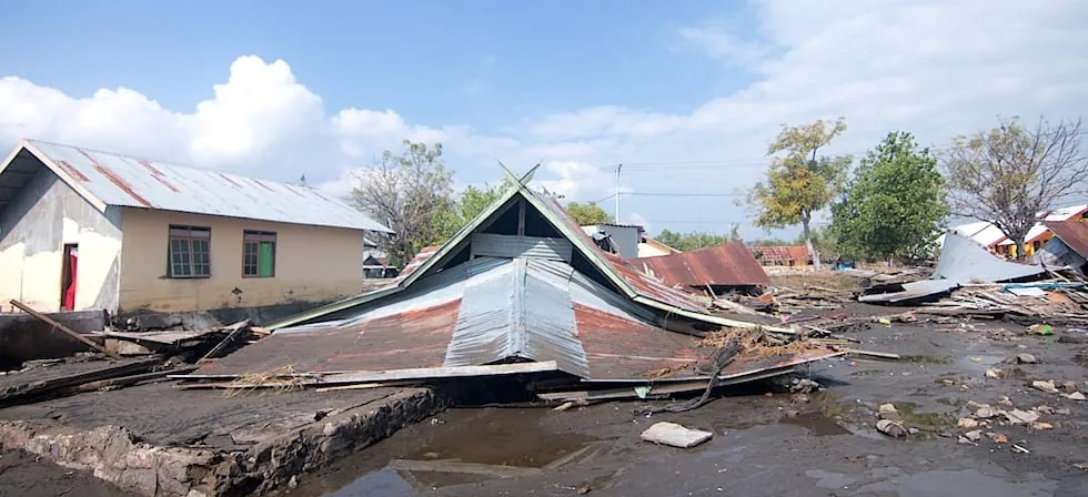 “Nos cayeron trozos de techo en la cabeza”, cuenta español afectado por terremoto en Indonesia