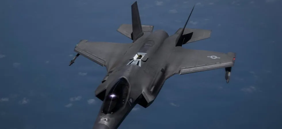 Estados Unidos bombardea de nuevo objetivos en Irán y se eleva la tensión en el estrecho de Ormuz