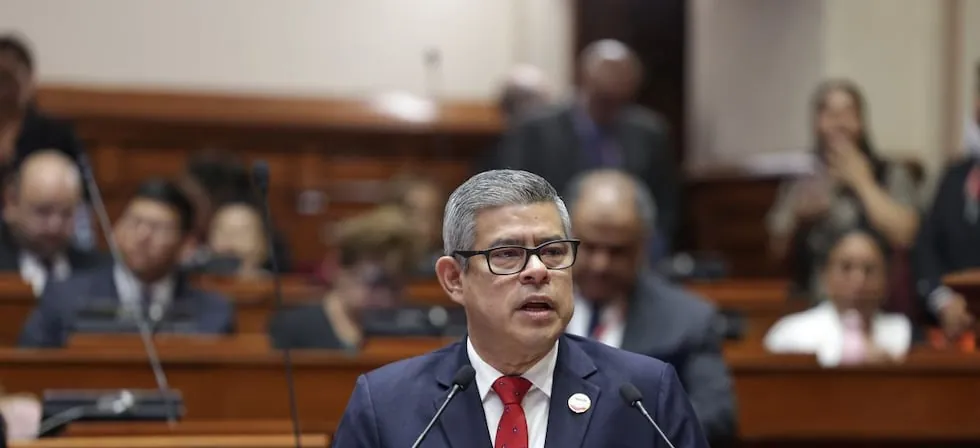 Comisión de Constitución del Congreso cita a Luis Galarreta para el próximo miércoles para explicar pedido de facultades legislativas