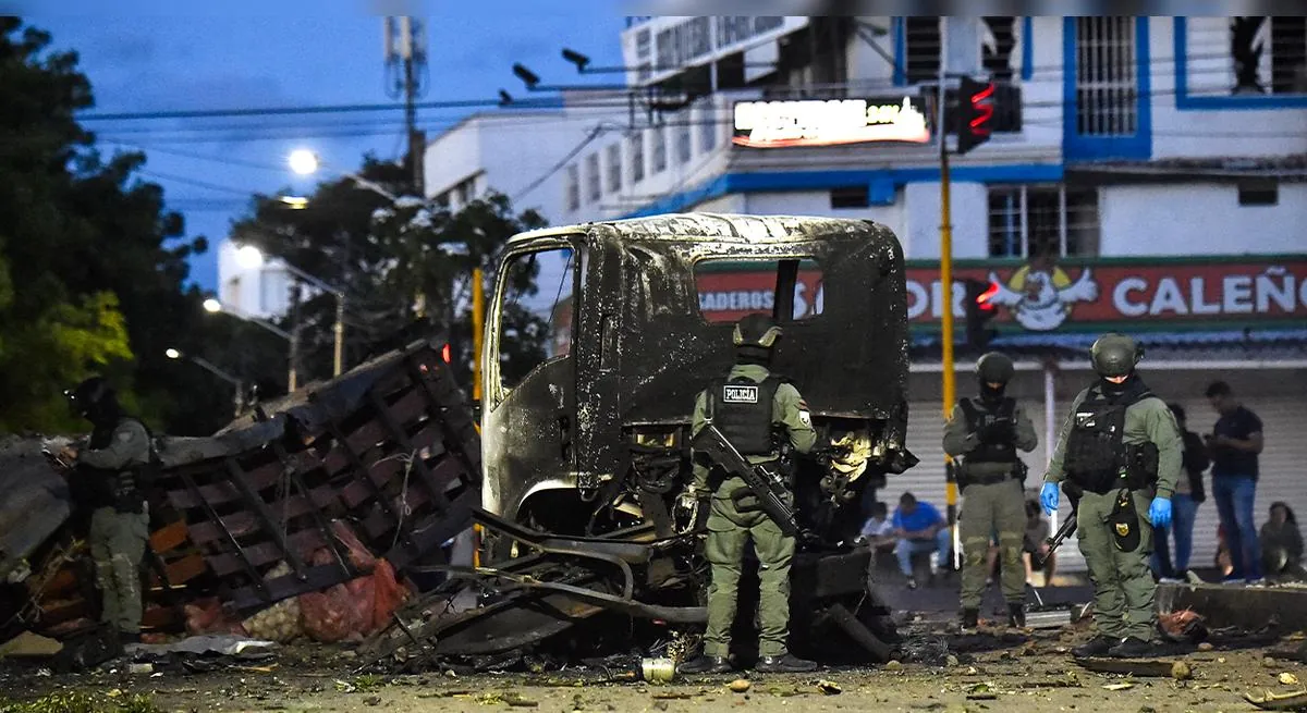 Atentado con camión bomba en Colombia deja 11 heridos a días de la investidura presidencial de Abelardo de la Espriella