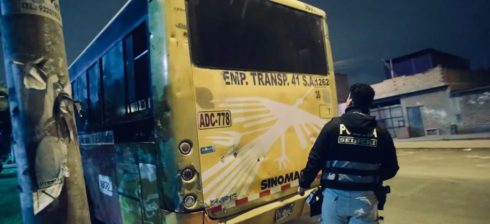 Extorsionadores en Villa El Salvador disparan contra bus de Línea 41 en paradero final y dejan mensaje amenazante