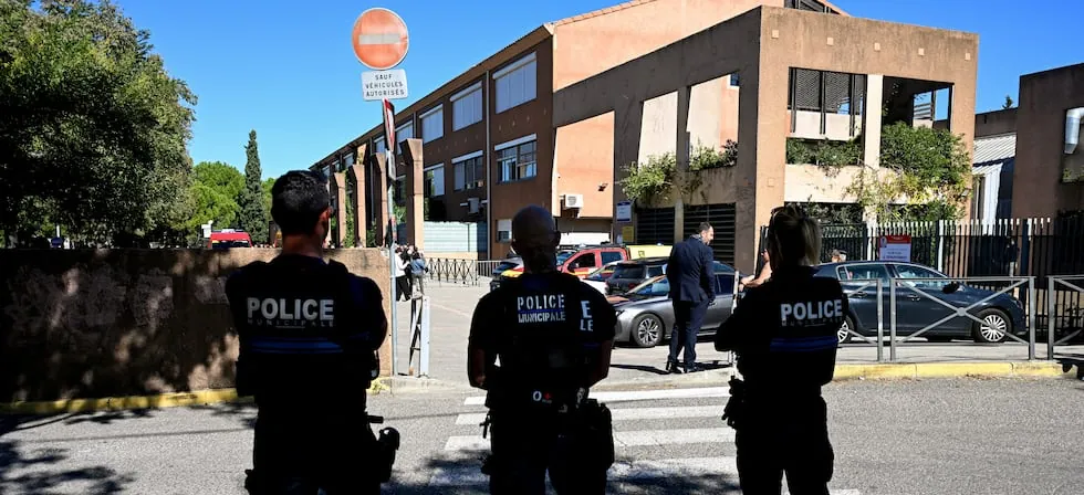 Francia: detienen a un menor tras disparar al director de una escuela secundaria y a profesora