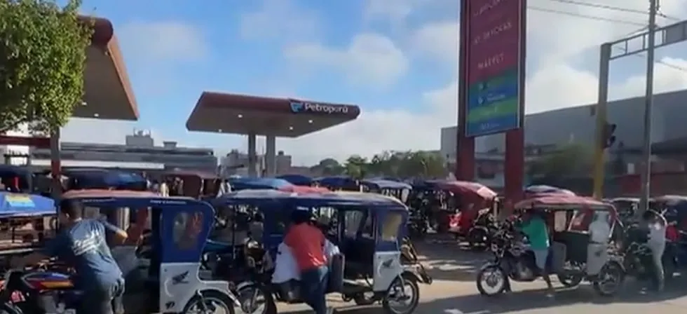 Escasez de combustible en Pucallpa: largas colas continúan en el cuarto día del paro en Ucayali