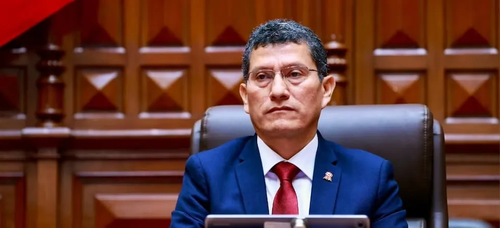 Harvey Colchado puso su cargo a disposición en la Comisión de Ética