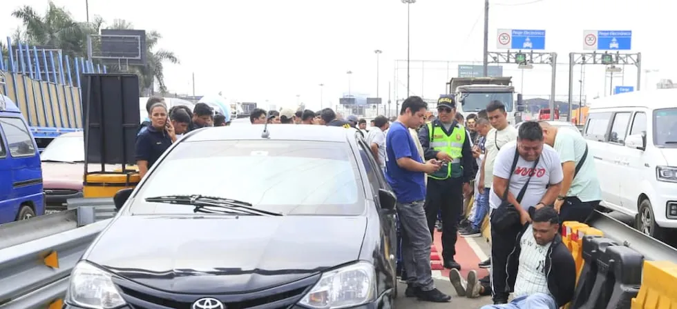Ate: Policía frustra secuestro, rescata a víctima y abate a presunto delincuente en peaje de Monterrico
