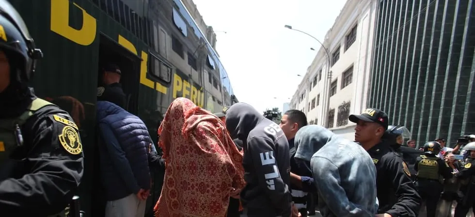 Caso Liceo Naval: Dictan cuatro meses de internamiento preventivo para 6 investigados por presunta agresión sexual