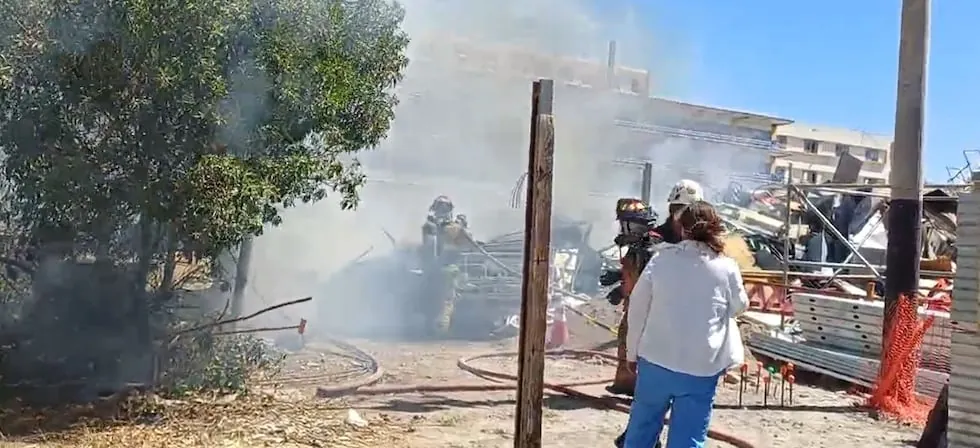 Arequipa: incendio en Hospital Regional Honorio Delgado Espinoza obliga a evacuar área de psiquiatría