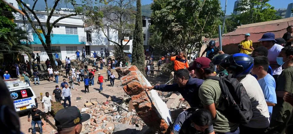 Las devastadoras imágenes tras el sismo de 7.4 ocurrido en Colombia | FOTOS