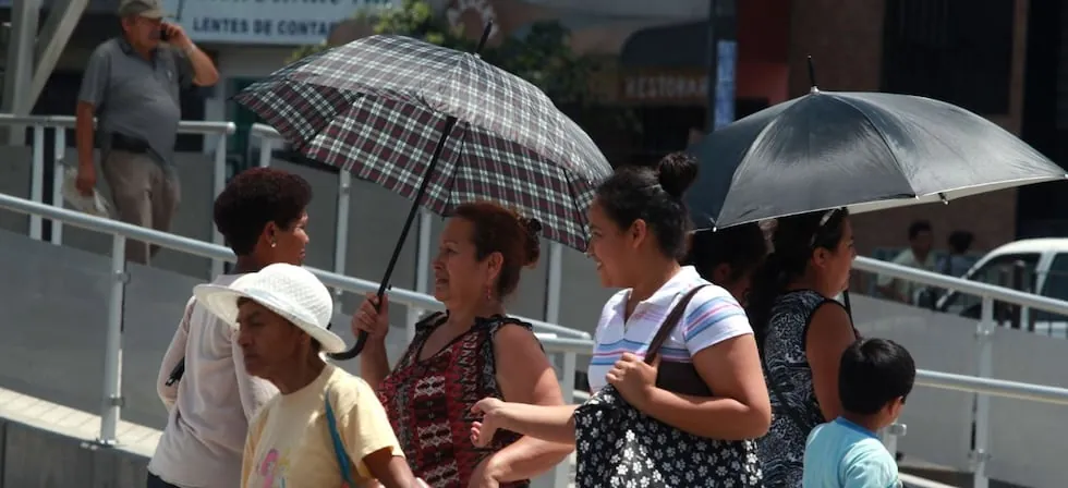 Advierten que altas temperaturas en Lima y la costa peruana continuarán hasta fines de octubre
