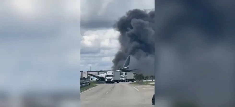 Avión de carga de Amazon se estrella tras aterrizar en aeropuerto de Miami