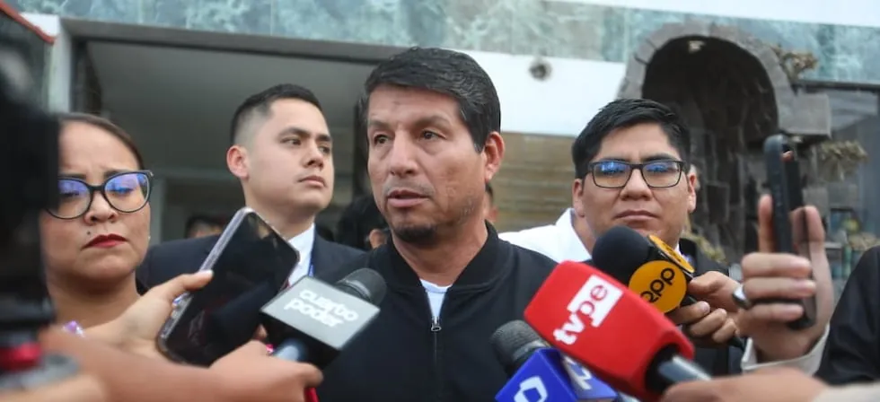 Diputado Julián Pérez deja comisaría tras presunta agresión física: investigación continúa