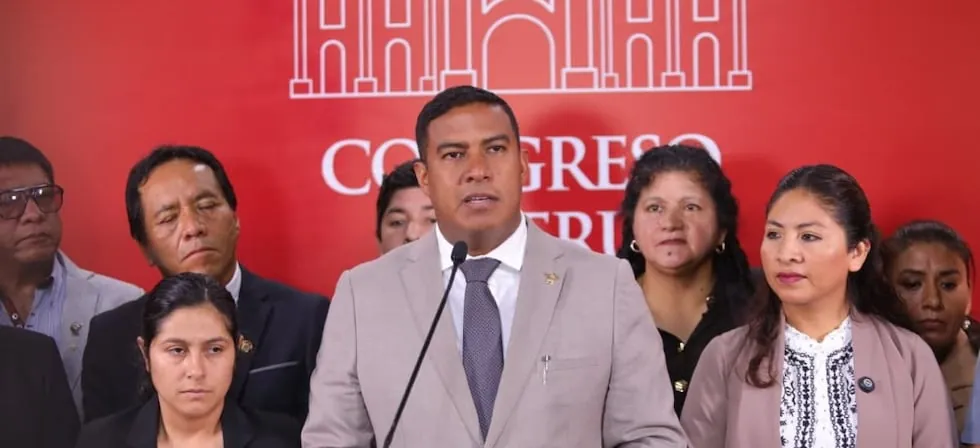 Juntos por el Perú retira moción contra ministro de Energía y Minas mientras congresistas de bancadas aliadas marcan distancia