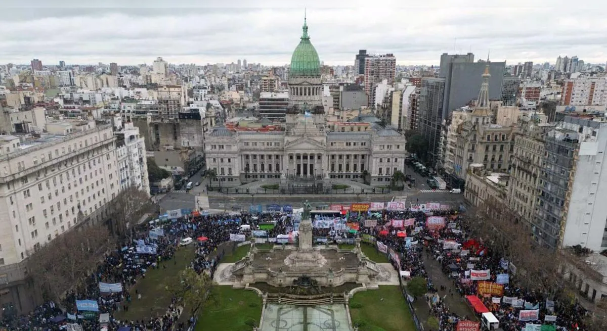Gobierno de Milei retira el capítulo que permitía la venta de tierras a extranjeros tras el rechazo social