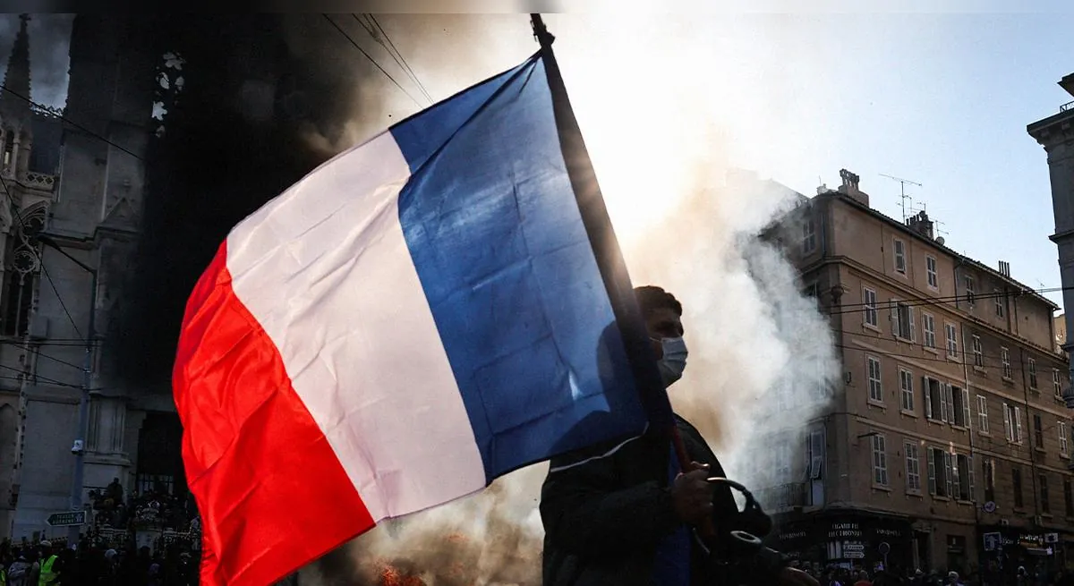 Gobierno de Francia decreta toque de queda por segunda noche y responsabiliza a la "ultraizquierda" por los disturbios