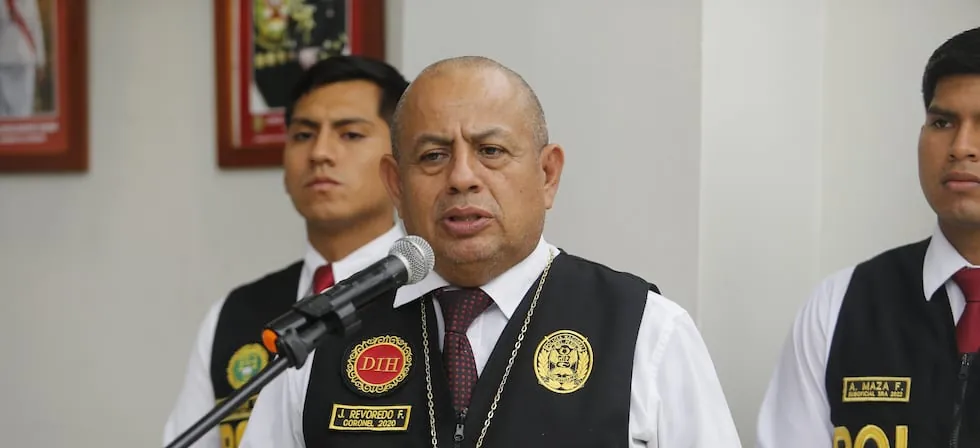 Víctor Revoredo deja la Dirincri: PNP reasigna a 20 altos mandos