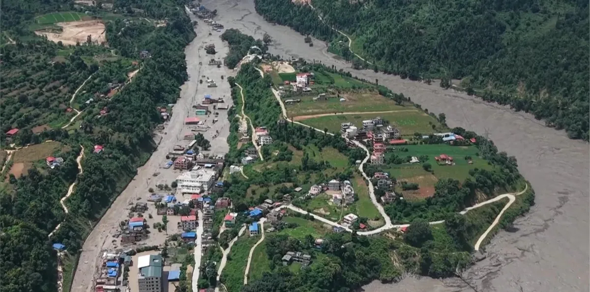 China pausa rescate en puesto fronterizo con Nepal por desborde de lago formado tras riada