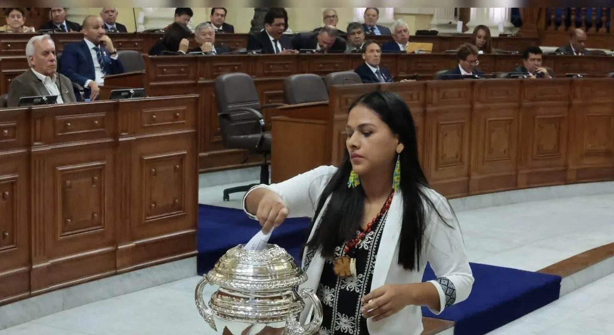 Un tránsfuga rompió el bloque de oposición en la elección en el Senado