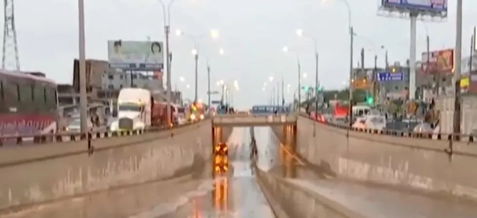 VMT: baipás de la avenida Pachacútec volvió a inundarse tras llovizna registrada en la madrugada
