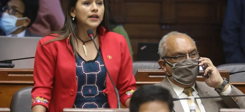 Juntos por el Perú suspende a senadora Silvana Robles por no mostrar voto
