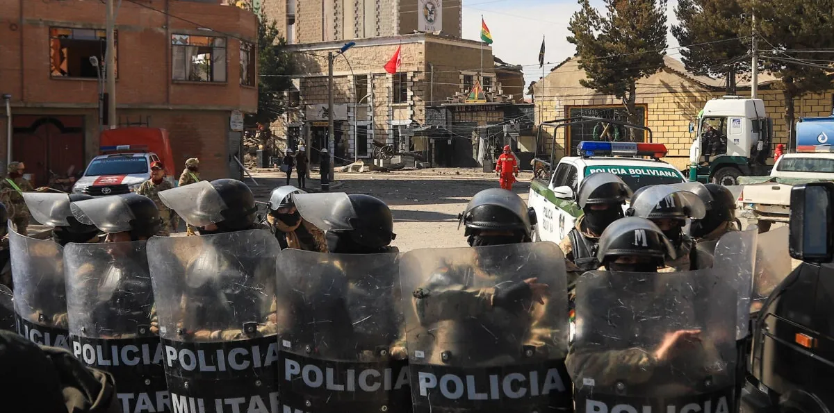 Suben a seis los fallecidos por las explosiones en un cuartel militar en Bolivia