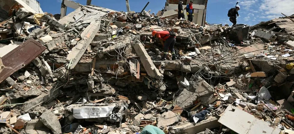 Terremoto de magnitud 7.7 sacude Indonesia