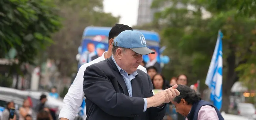 Rafael López Aliaga considera infame especular sobre "los porqués" de la renuncia de Luis Rubio a su candidatura