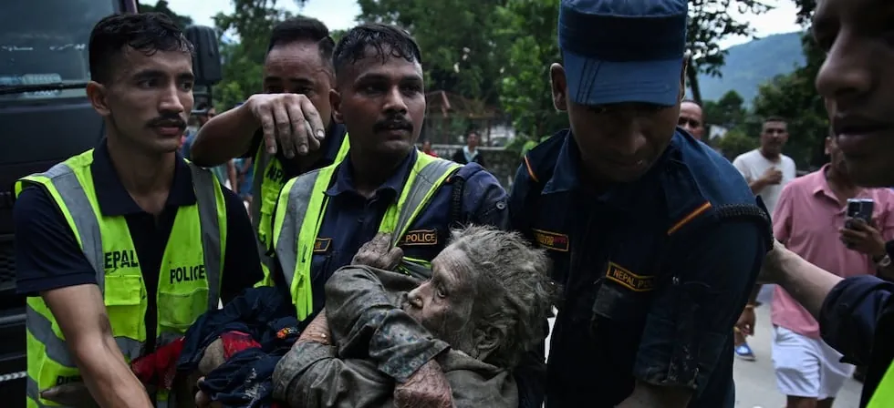 Las impresionantes fotos de la brutal avalancha que arrasó con todo en Nepal y deja cientos de muertos