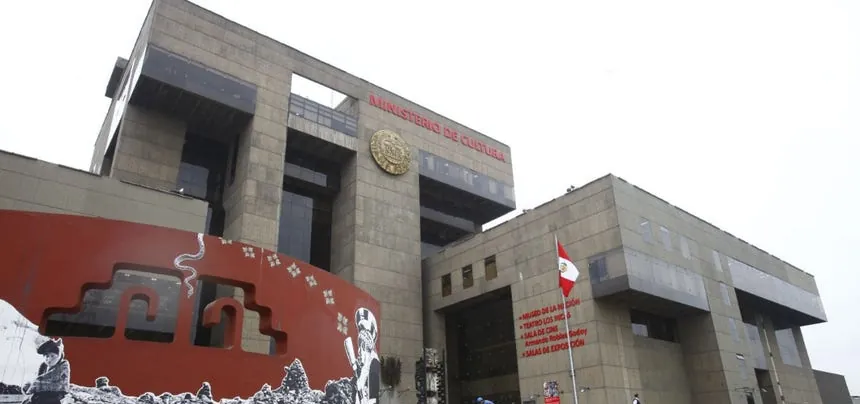 Fiscalía realizó diligencias en el Ministerio de Cultura y la Biblioteca Nacional por contratación de madre e hija