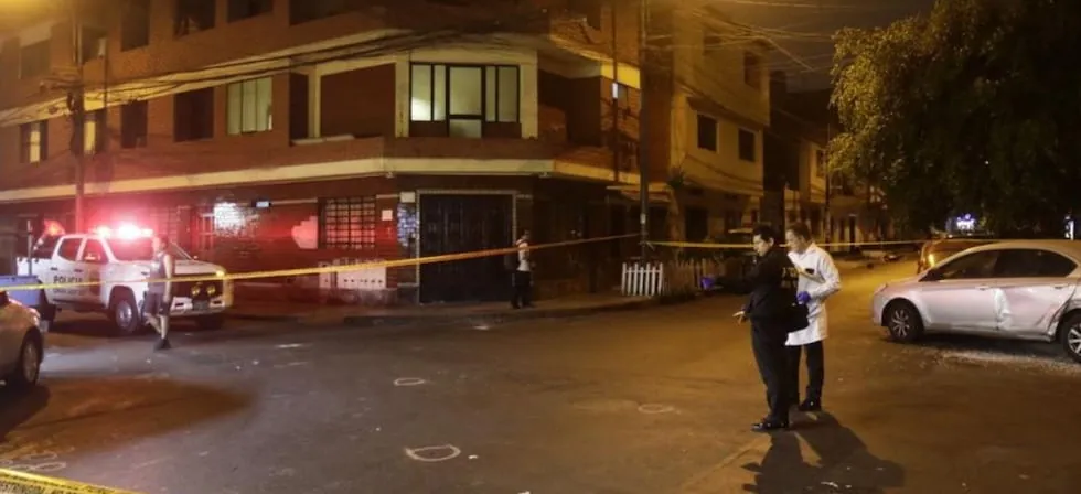 Cercado de Lima: balacera contra una combi deja heridos a conductor y a su hijo de un año