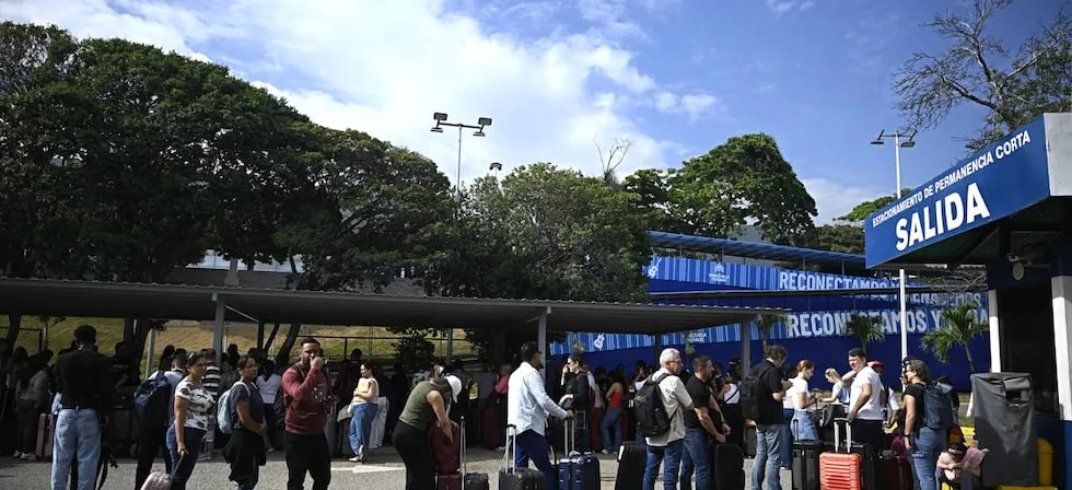Aeropuerto de Caracas reabre tras graves daños por terremotos en Venezuela