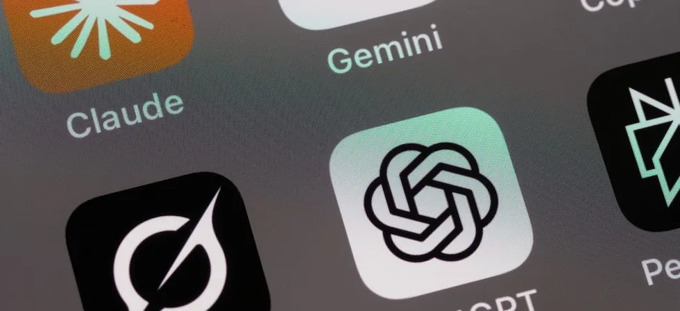 Plataformas de IA ChatGPT, Gemini, Claude y Grok sufren caída a nivel global